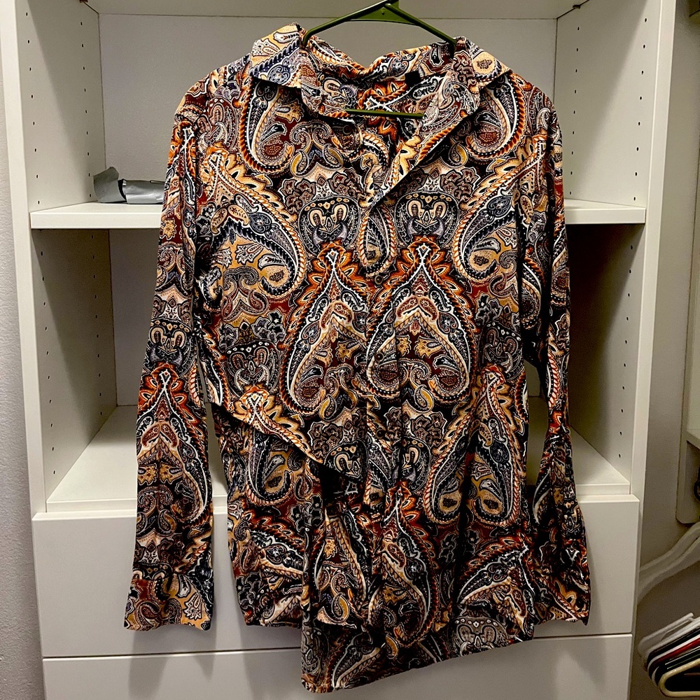 Selling a collard long sleeve men’s size large